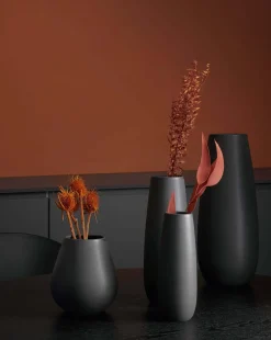 vase, black iron