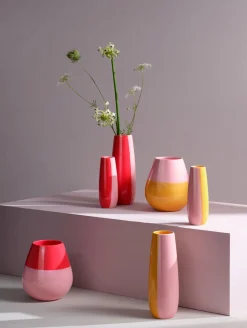 vase, strawberry smoothie